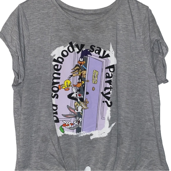 3/$30 Looney Tunes Top - Picture 1 of 7